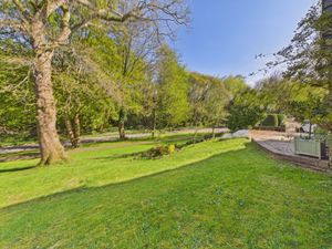 FRONT GARDEN LAWN- click for photo gallery